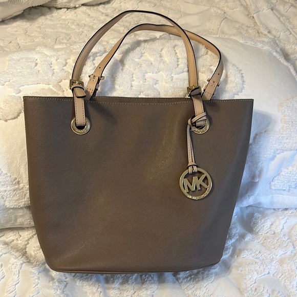 Michael Kors leather handbag - Picture 1 of 5